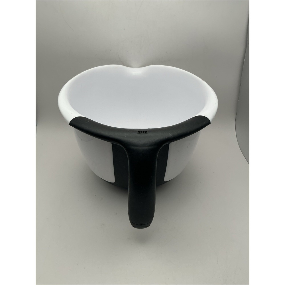 OXO Good Grips 2QT Plastic Batter Mixing Bowl, White Spout Non-Slip Handle 8 Cup